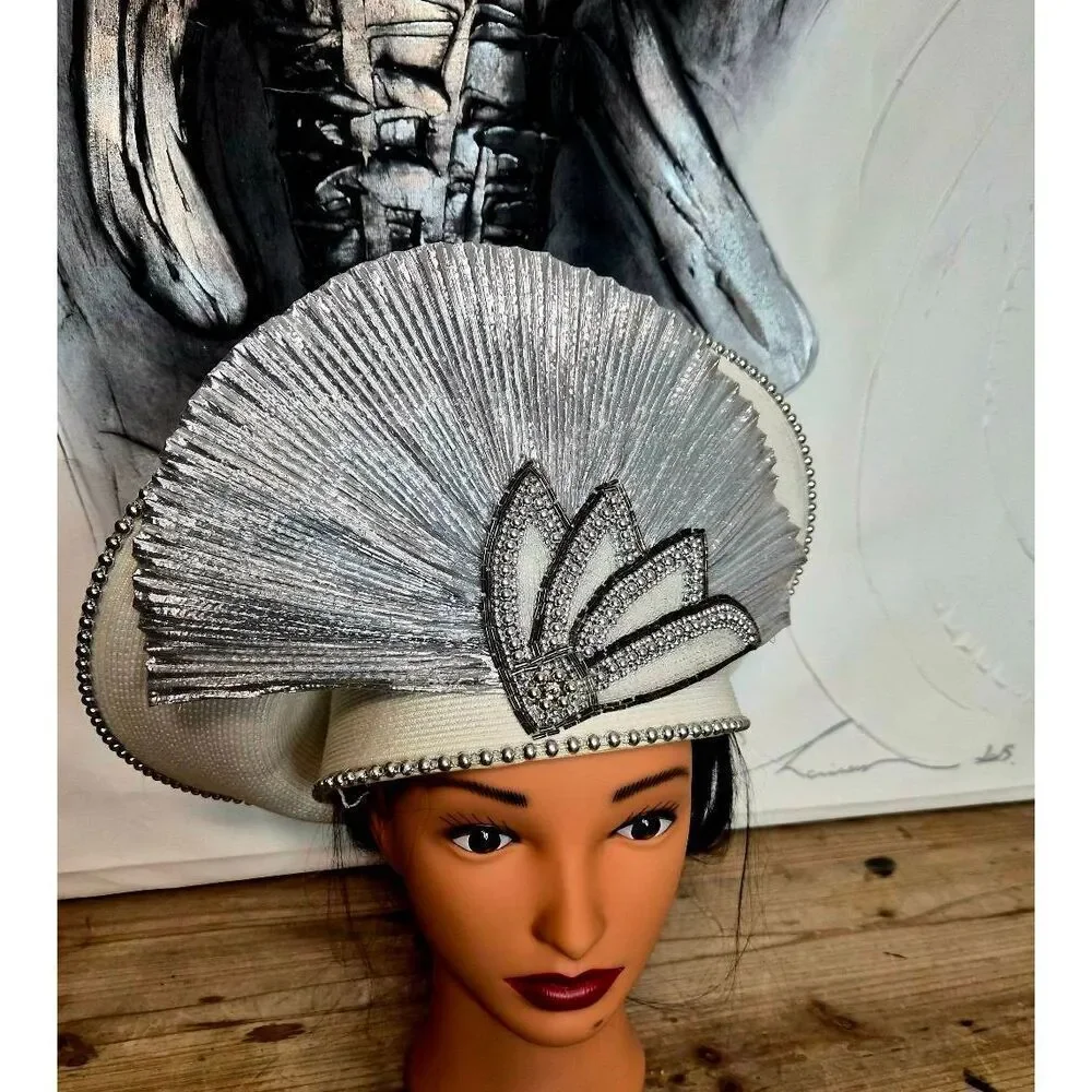 Silver pleated facinator hat